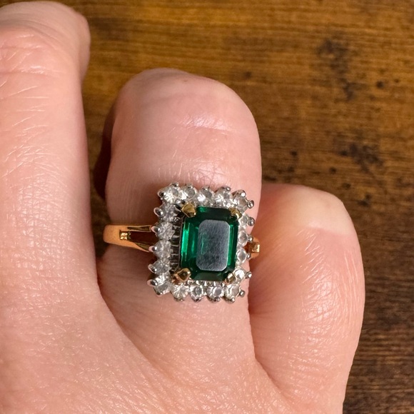 Vintage Emerald Green and Gold Halo Ring - Picture 4 of 14